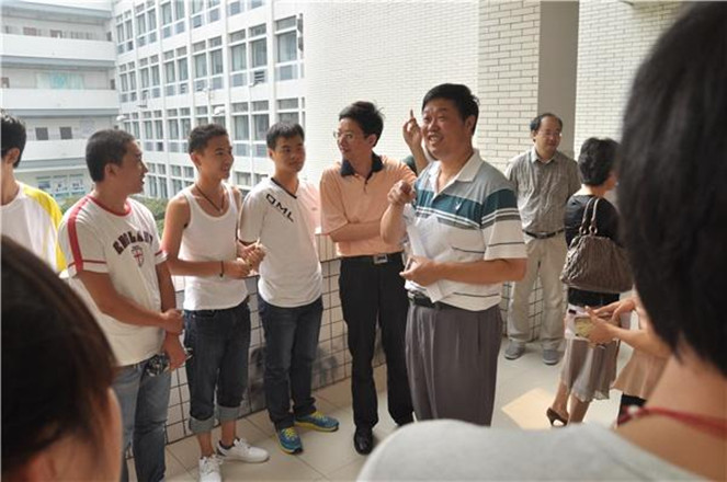 纺织服装学院迎来石河子大学16名特殊“新生”