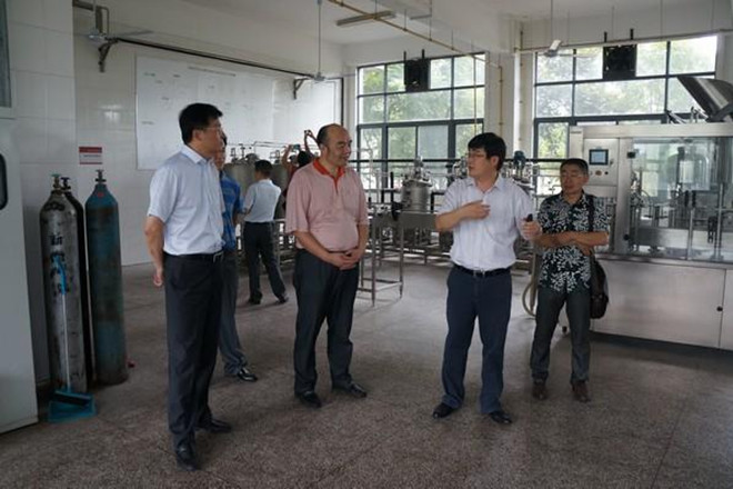 四川沱牌舍得集团有限公司来校洽谈推进产学研合作